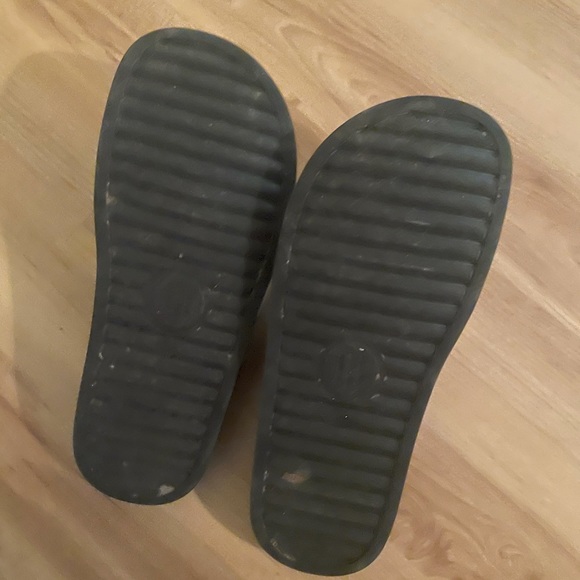 Women slides - Picture 2 of 2